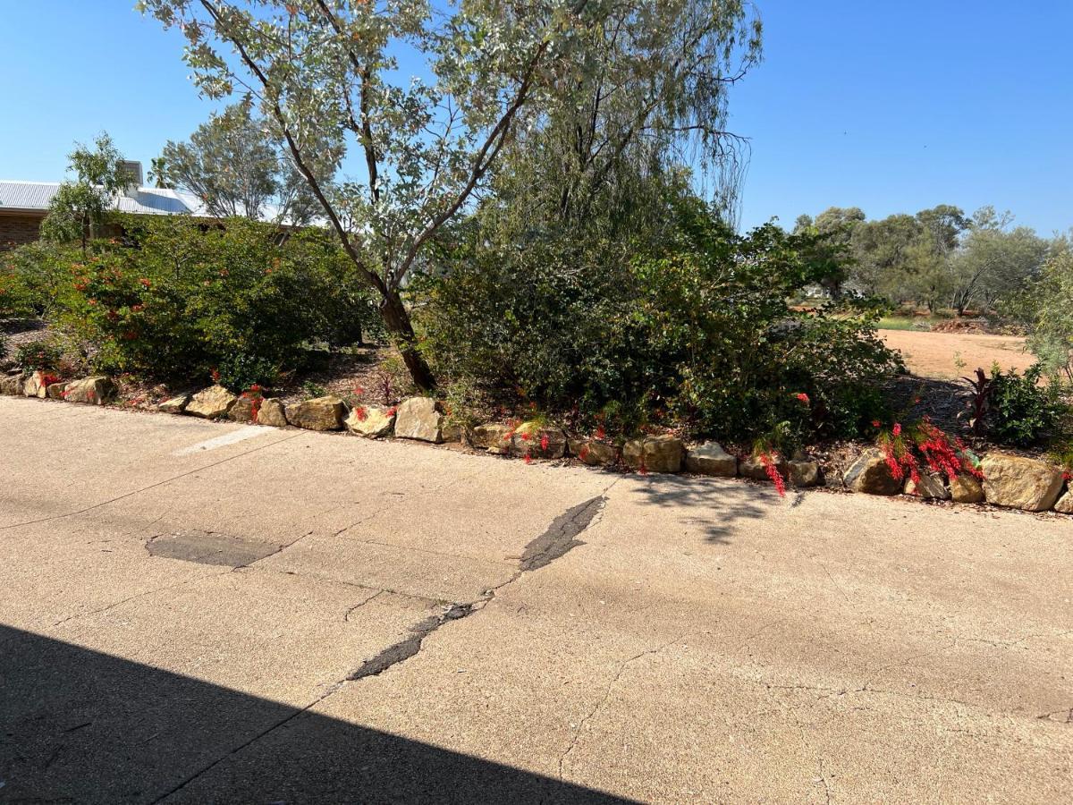 Albert Park Motor Inn-King Beds-Pool-Shaded Parking Longreach Exterior foto