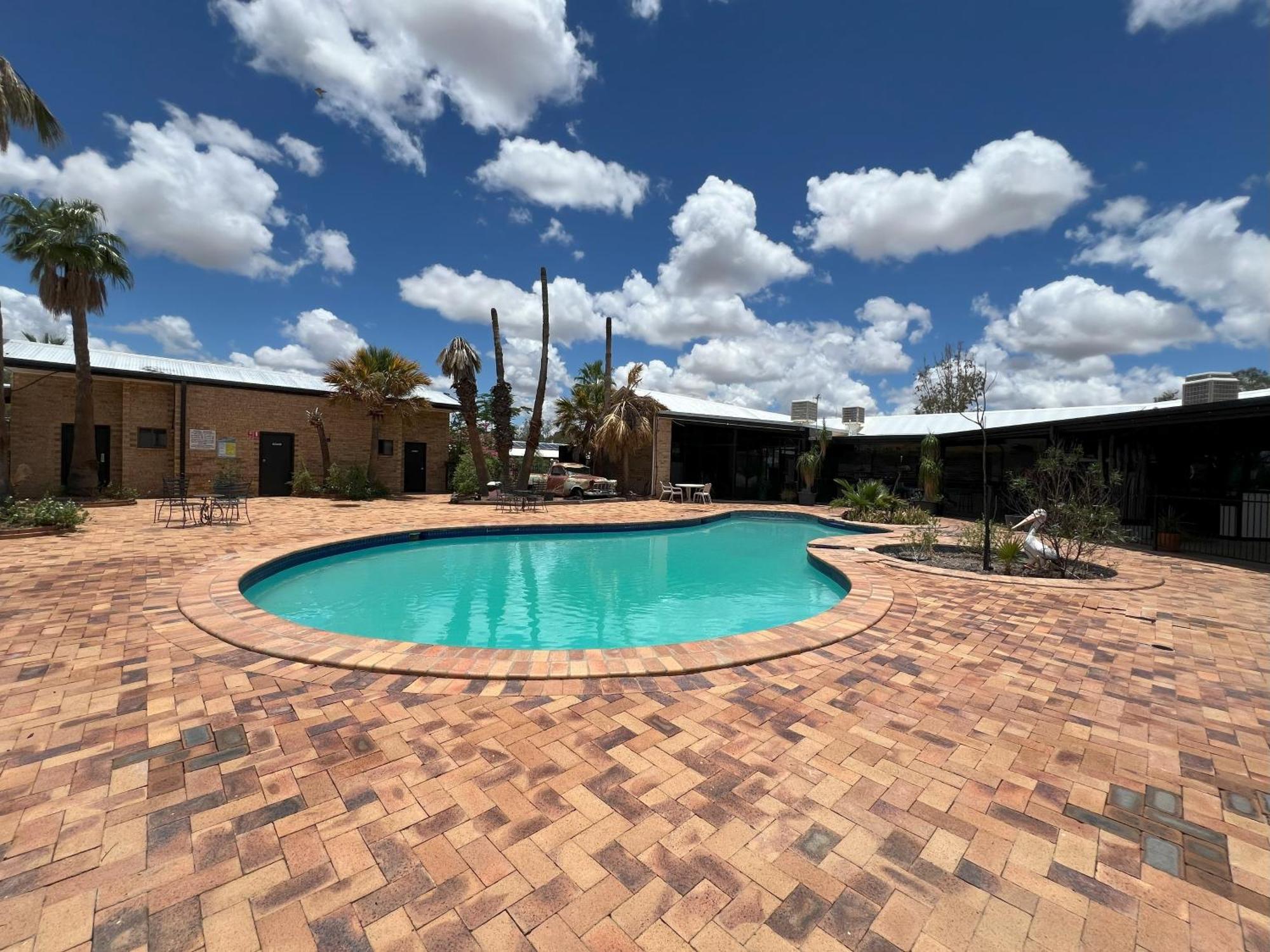 Albert Park Motor Inn-King Beds-Pool-Shaded Parking Longreach Exterior foto