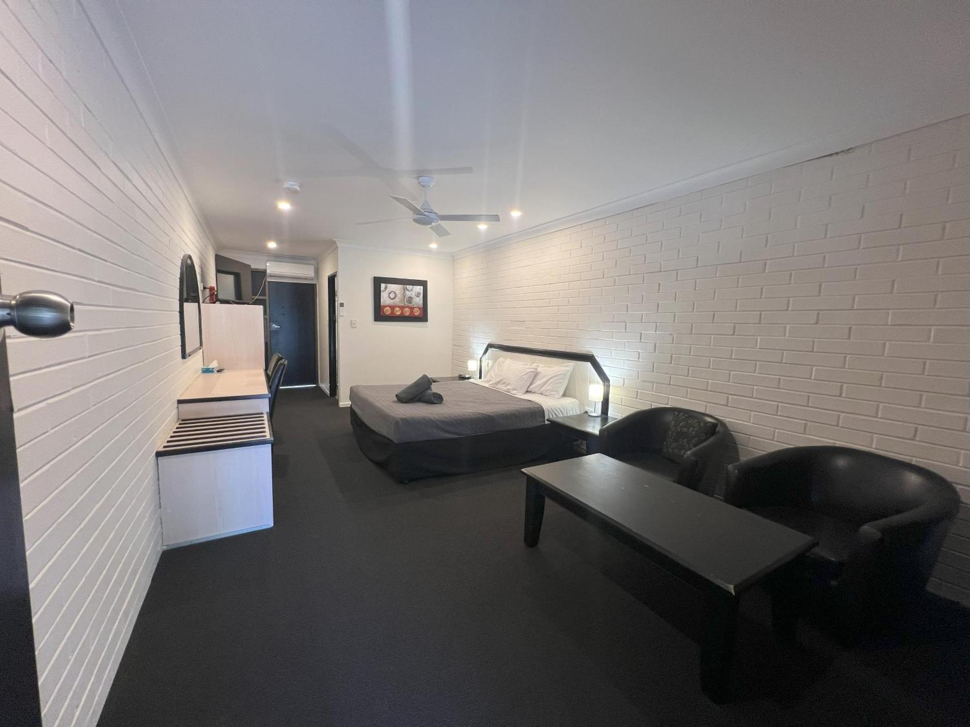 Albert Park Motor Inn-King Beds-Pool-Shaded Parking Longreach Exterior foto