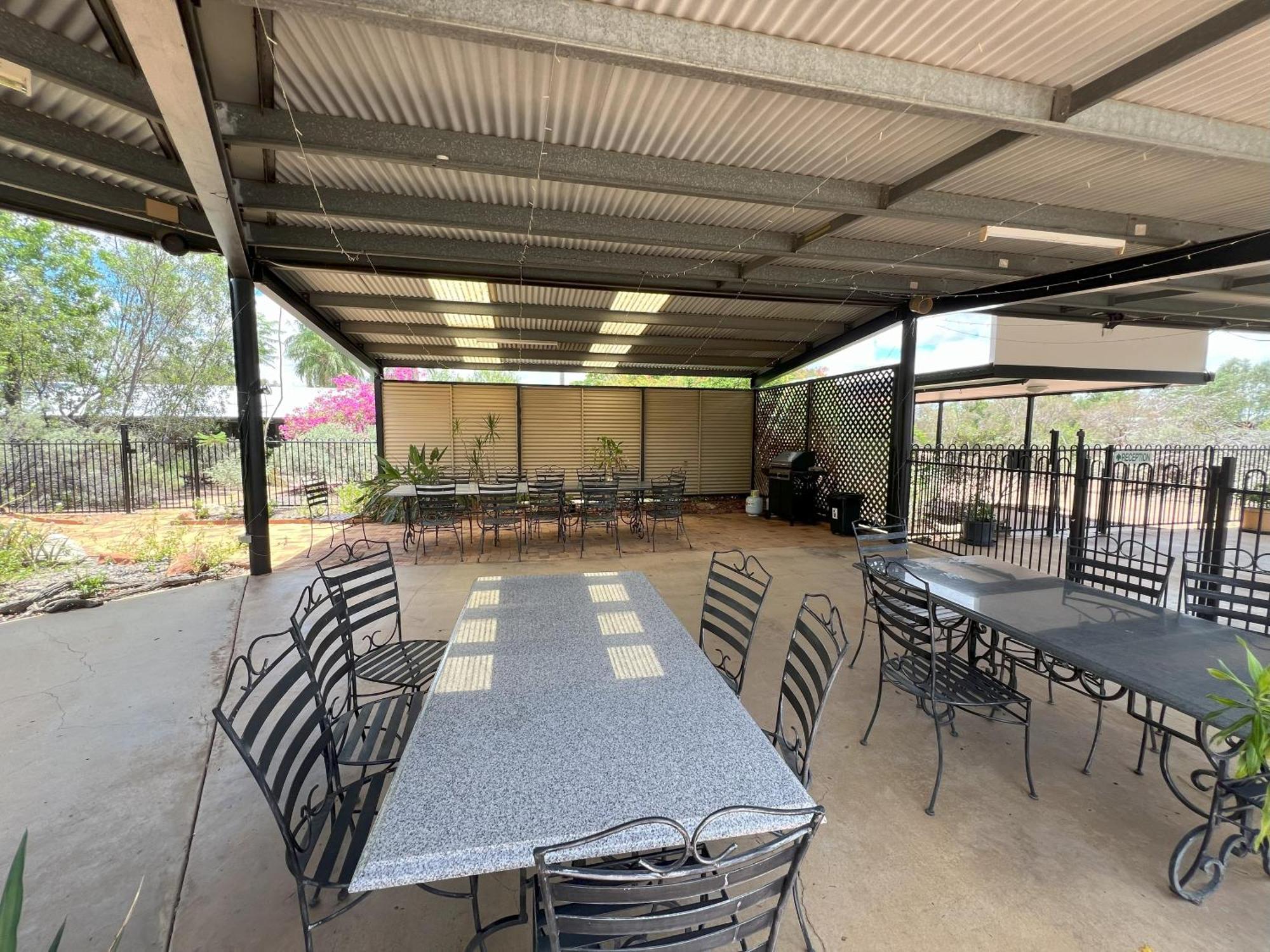 Albert Park Motor Inn-King Beds-Pool-Shaded Parking Longreach Exterior foto