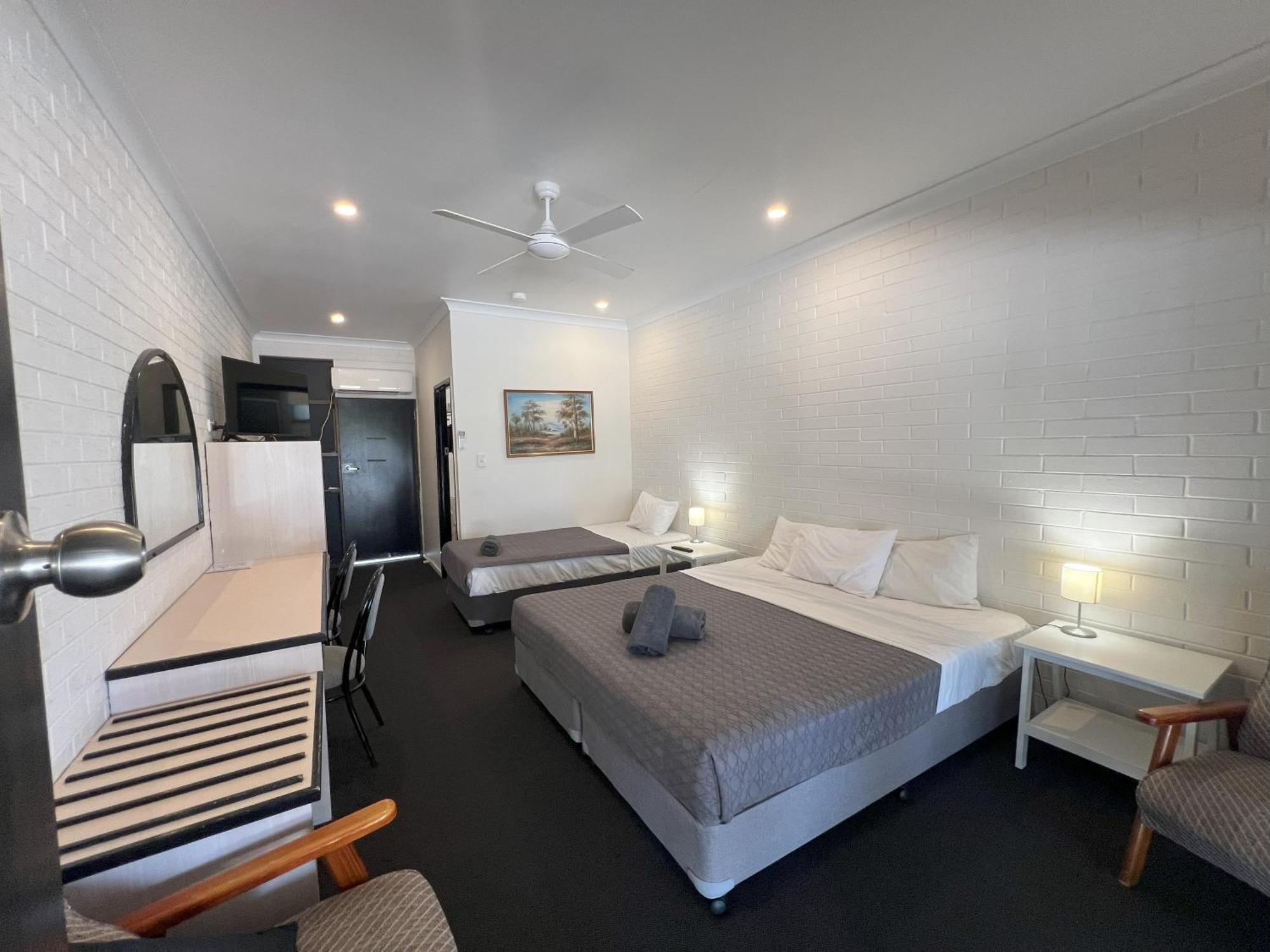 Albert Park Motor Inn-King Beds-Pool-Shaded Parking Longreach Exterior foto