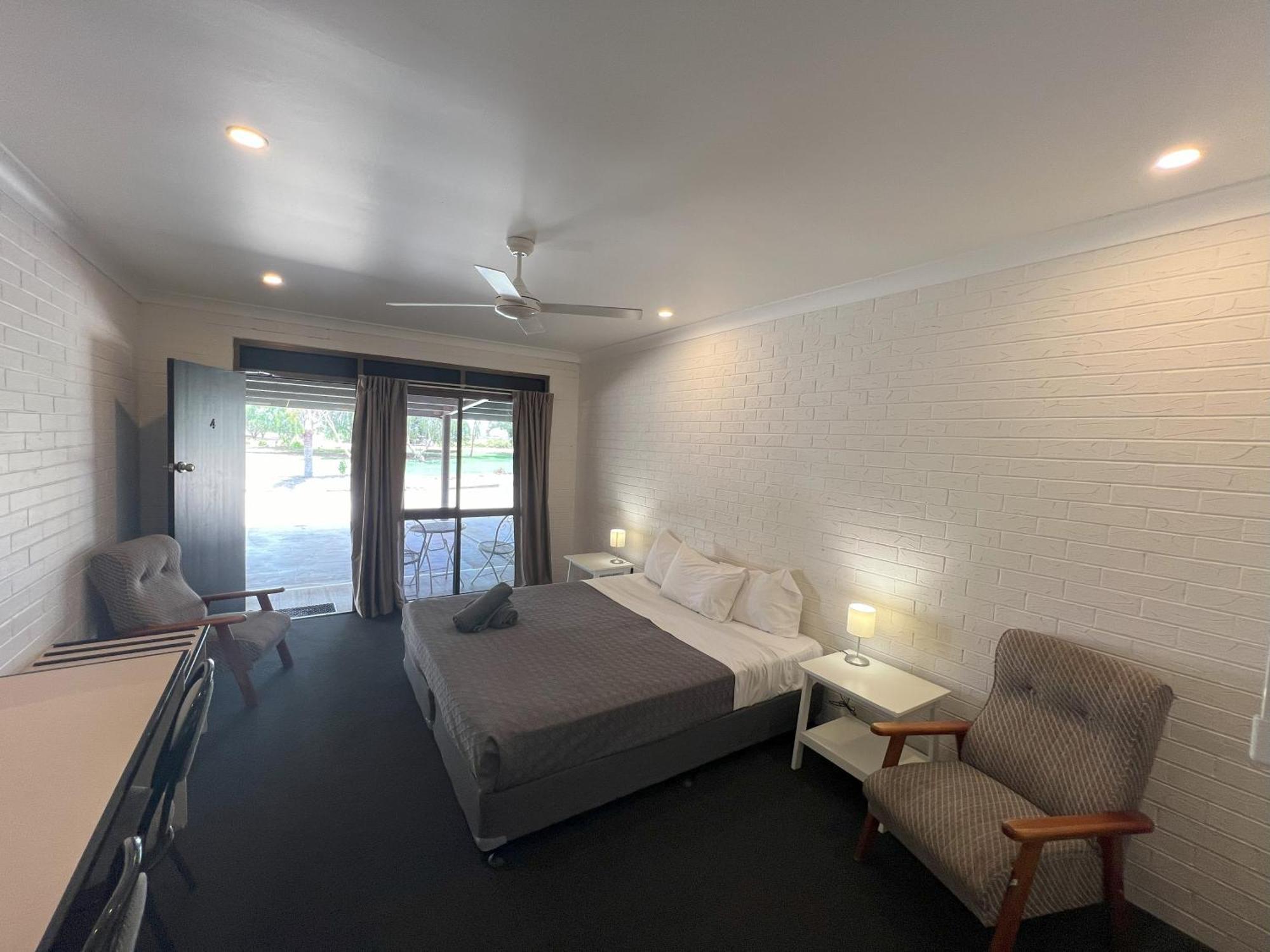 Albert Park Motor Inn-King Beds-Pool-Shaded Parking Longreach Exterior foto