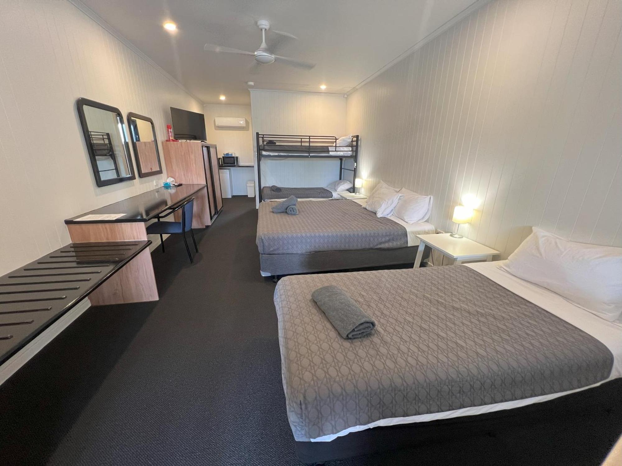 Albert Park Motor Inn-King Beds-Pool-Shaded Parking Longreach Exterior foto