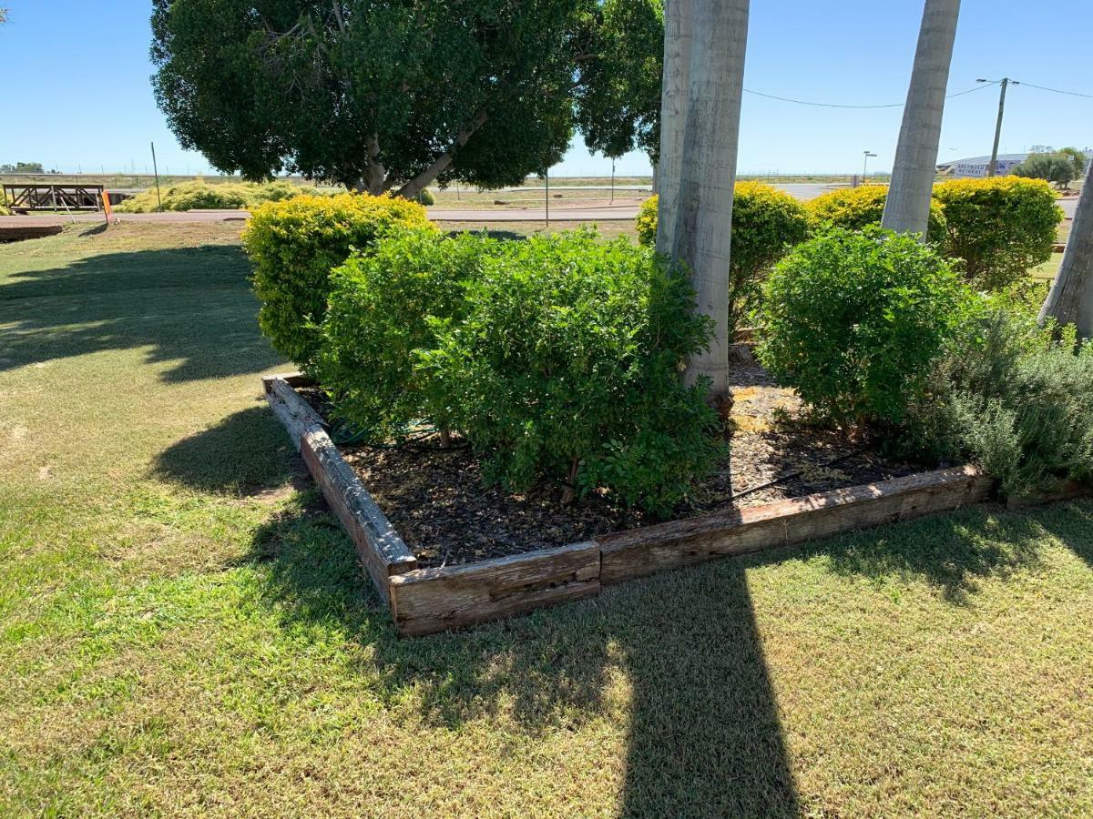 Albert Park Motor Inn-King Beds-Pool-Shaded Parking Longreach Exterior foto